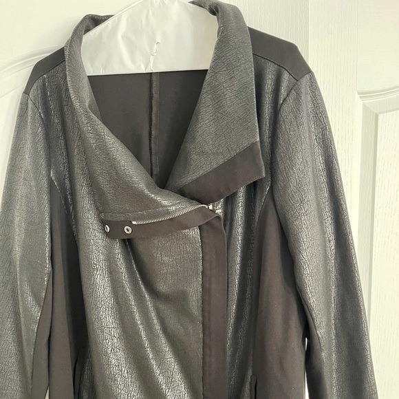 Black Vince Camuto motorcycle jacket size 3X plus in great condition - Picture 3 of 6